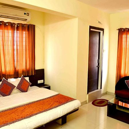 Hotel Vijay Nagar Indore Exteriör bild
