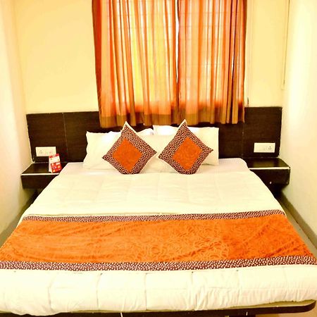 Hotel Vijay Nagar Indore Exteriör bild