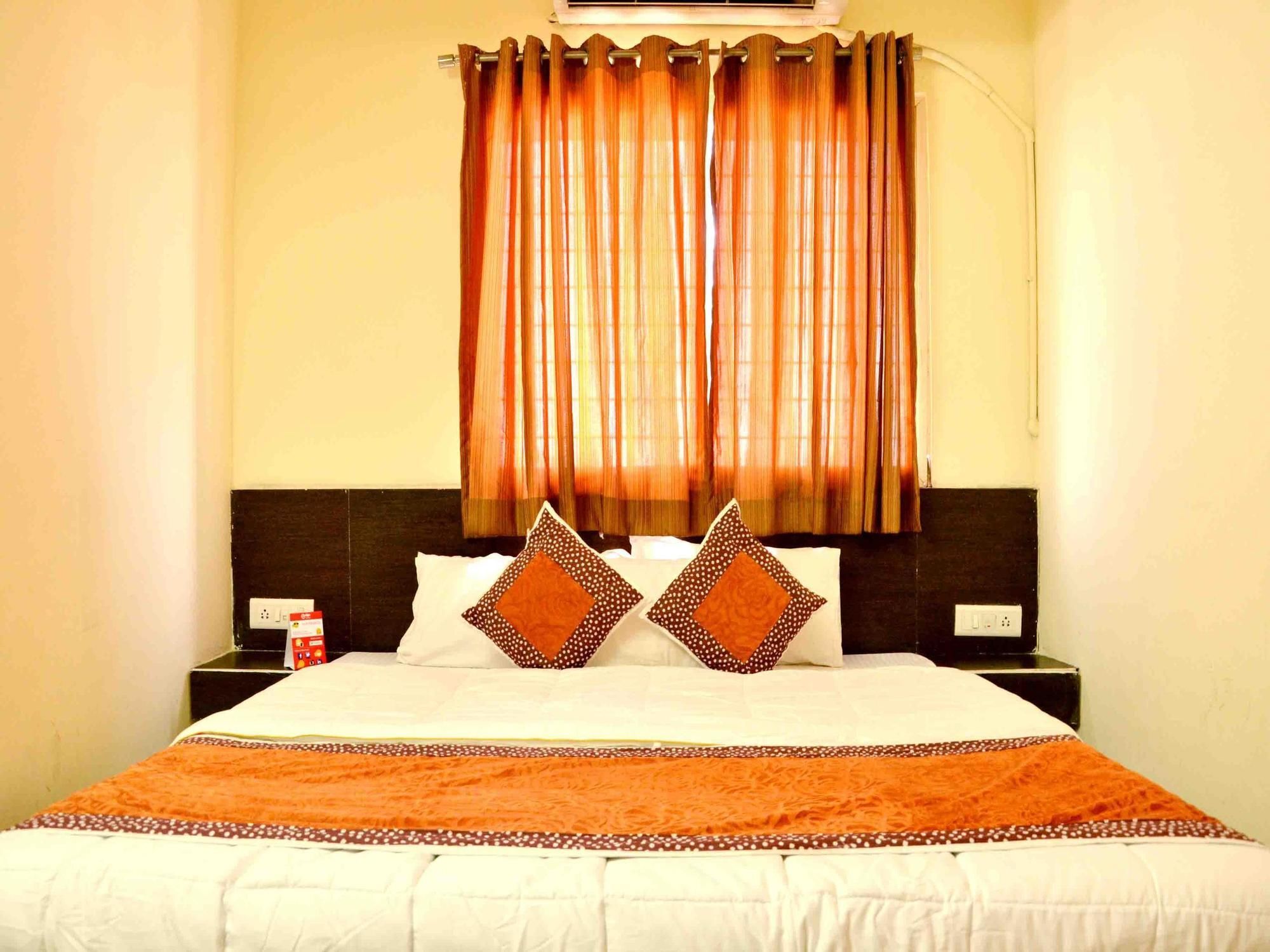Hotel Vijay Nagar Indore Exteriör bild
