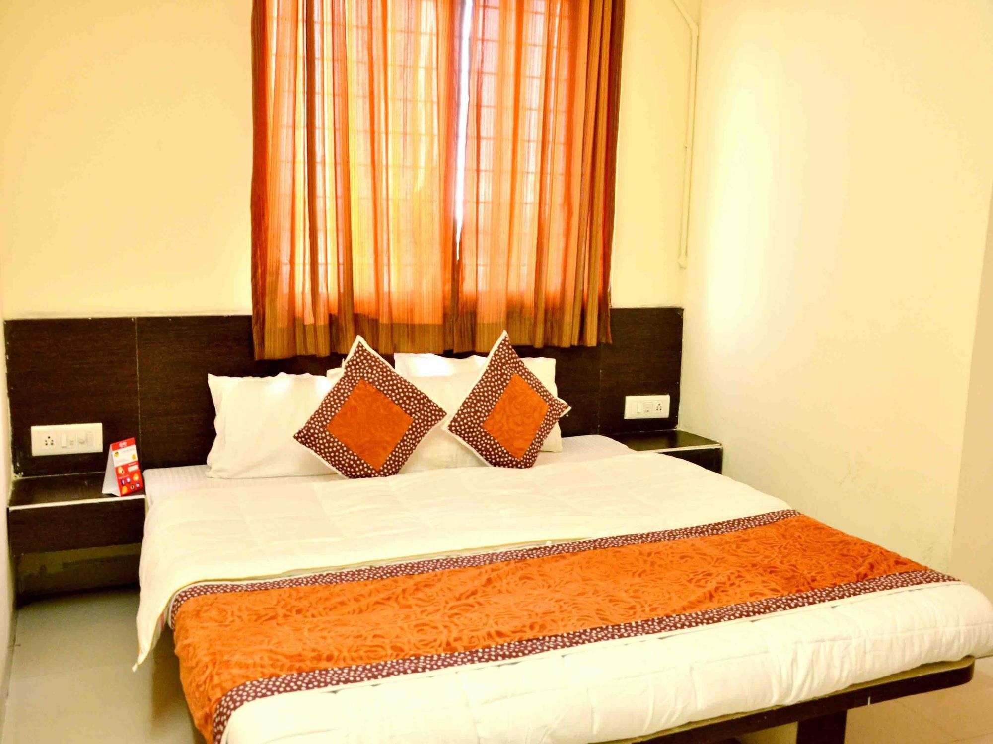 Hotel Vijay Nagar Indore Exteriör bild
