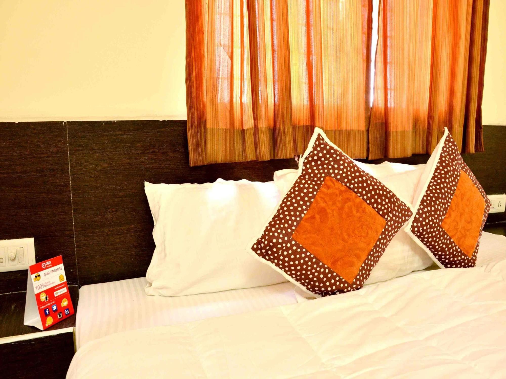 Hotel Vijay Nagar Indore Exteriör bild