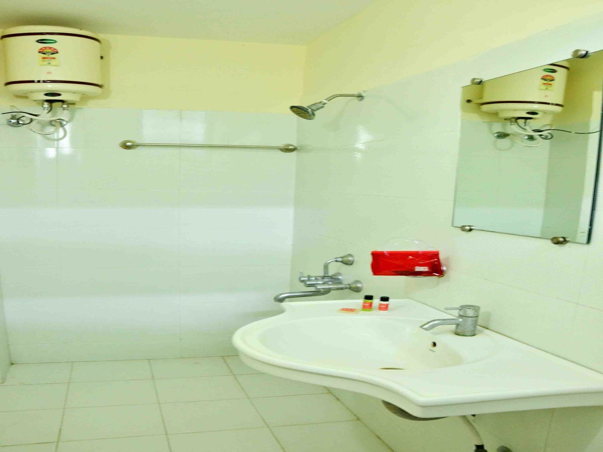 Hotel Vijay Nagar Indore Exteriör bild