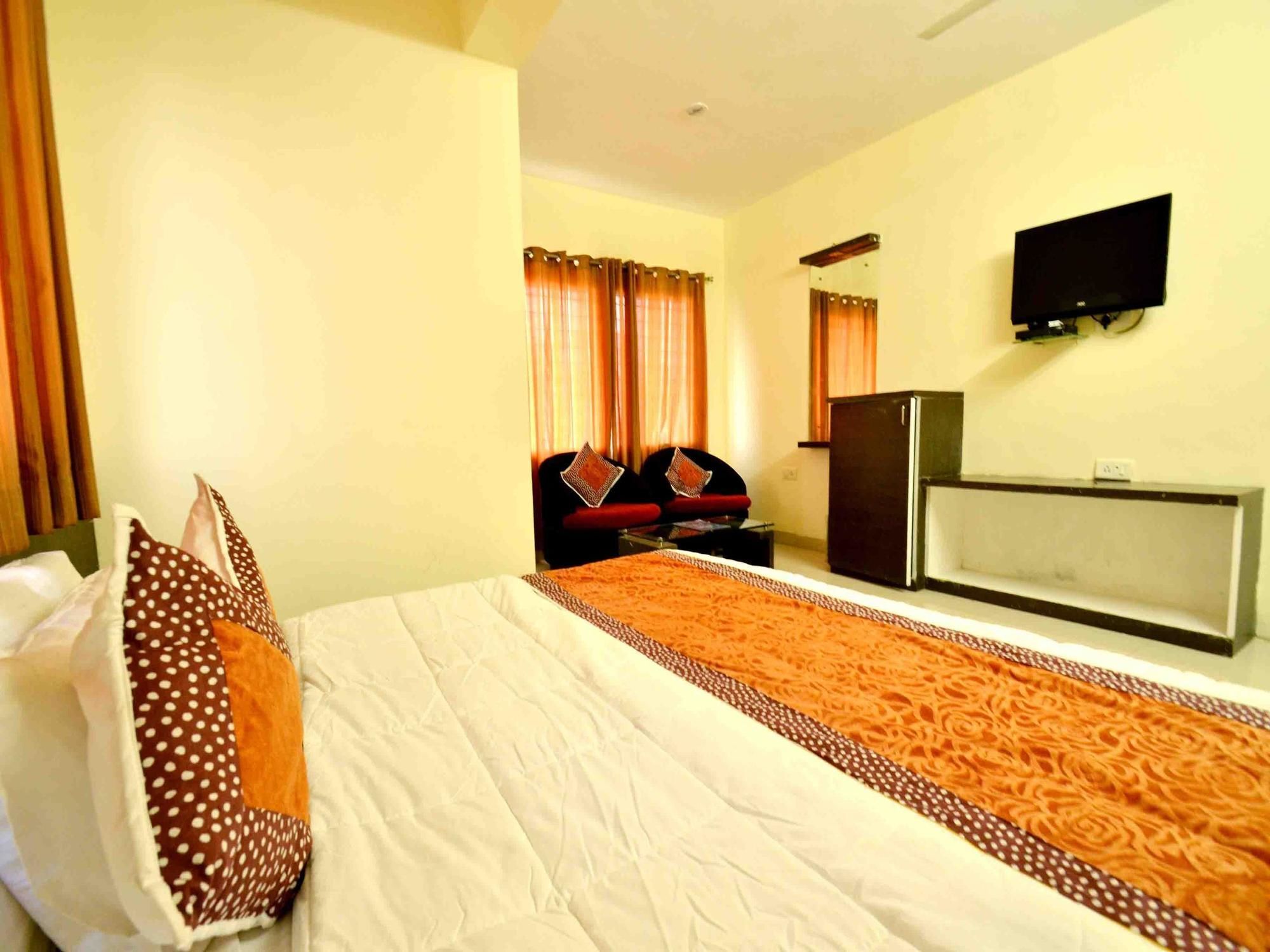Hotel Vijay Nagar Indore Exteriör bild