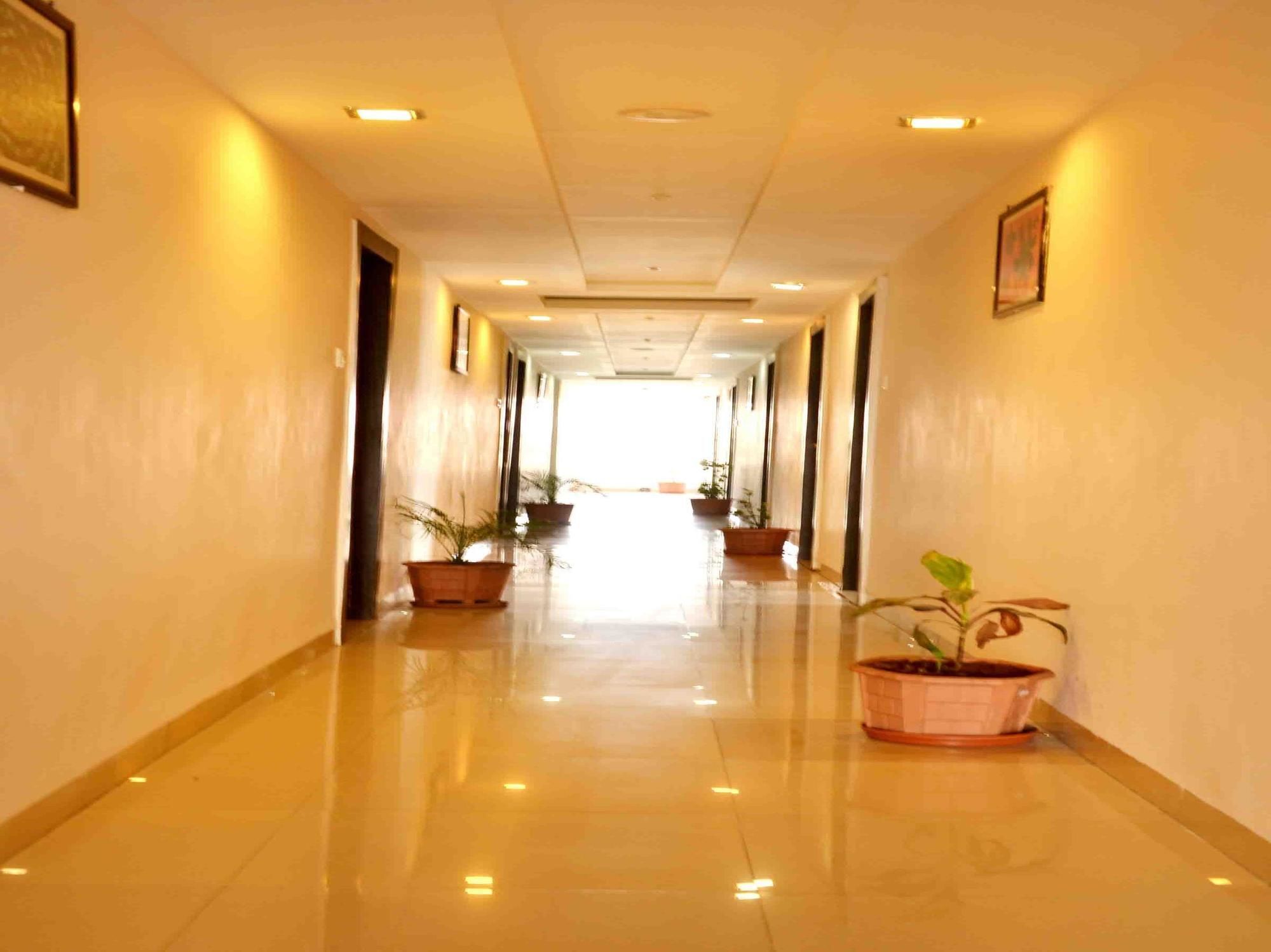 Hotel Vijay Nagar Indore Exteriör bild