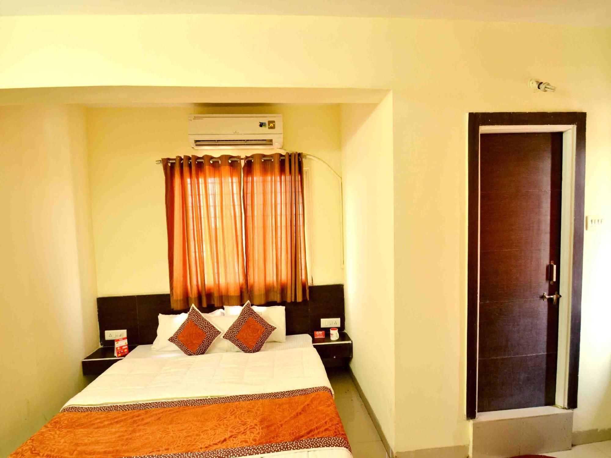 Hotel Vijay Nagar Indore Exteriör bild