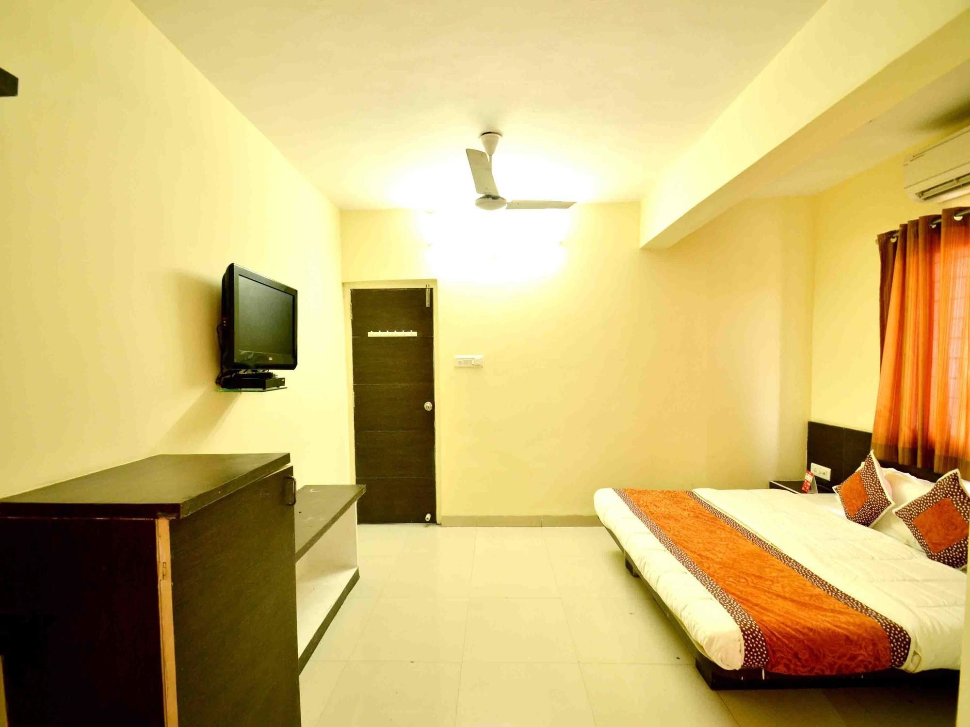 Hotel Vijay Nagar Indore Exteriör bild