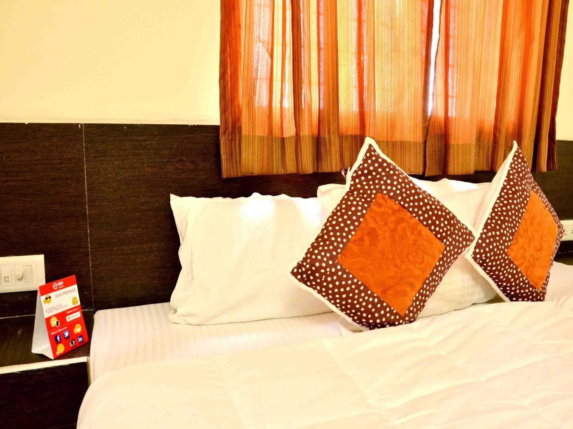 Hotel Vijay Nagar Indore Exteriör bild
